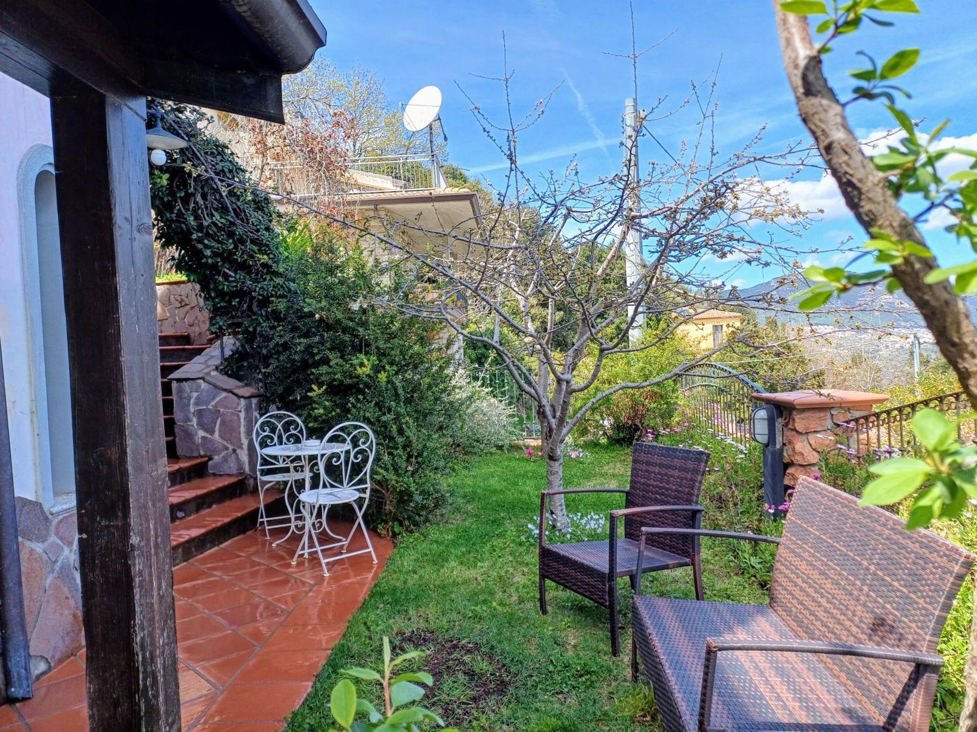 Monti E Mare Bed & Breakfast Lanusei Dış mekan fotoğraf