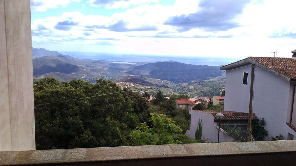 Monti E Mare Bed & Breakfast Lanusei Oda fotoğraf